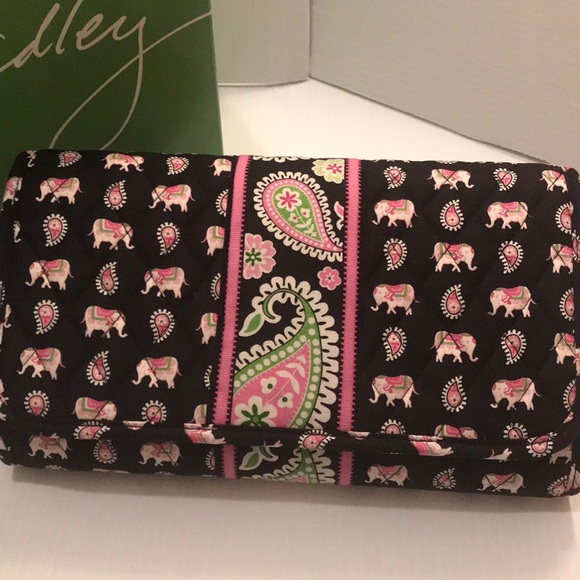 NWT Vera Bradley Pink Elephant CD/DVD  Holder -case VERY RARE!! - Picture 2 of 8